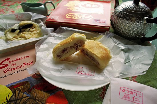 Chinese Moon Cakes and Green Tea