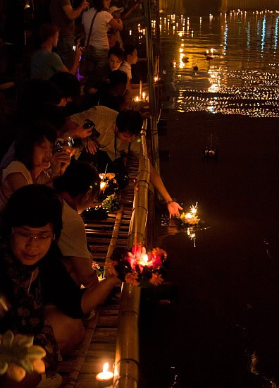 Launching of Kratong, Ping River, Chiang Mai, 21st Nov 2010 Launching of Kratong, Ping River, Chiang Mai, 21st Nov 2010