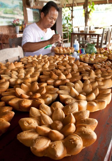 Painting Kratong made from bread Painting Kratong made from bread