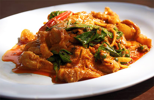 Stir-Fried Thai Red Curry with Beef Recipe (Phat Phet Neua ...