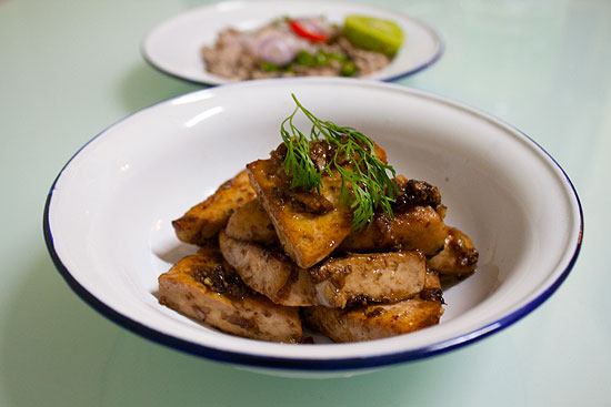 Vegetarian Thai Fried Tofu with Garlic and Pepper